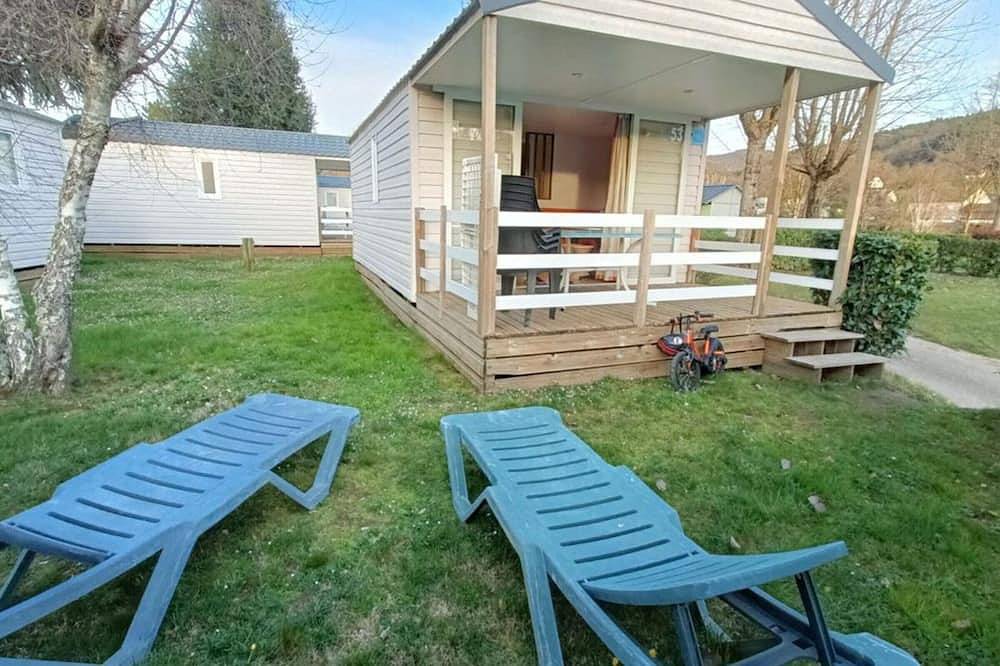 Mobile home for 4 with terrace in Saint-Geniez-d'Olt in Saint-Geniez-d'Olt-et-d'Aubrac, Parc naturel régional de l'Aubrac