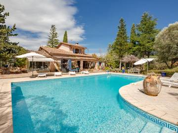 Gîte pour 8 personnes, avec vue ainsi que balcon et jardin à Le Tignet