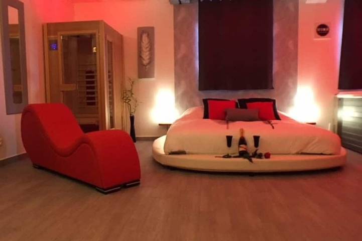 Location de vacances pour 2 personnes, avec terrasse et jacuzzi ainsi que sauna et jardin, animaux acceptés dans Moisenay - 4