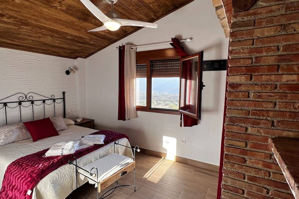 Casa rural independiente con vistas a la Sierra de Cazorla, hasta 14 personas in El Almicerán, Cazorla