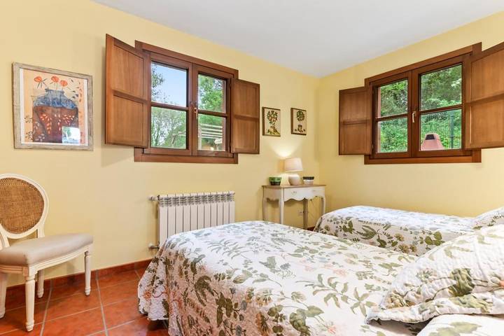 Casa rural para 8 personas, con jardín y terraza en Collera