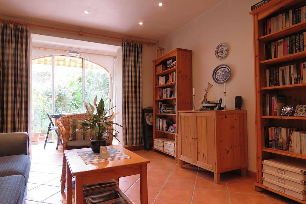 Appartement entier, 3 Stars Gites de France. Quiet courtyard garden apartment next to port in Paloma Beach, Saint-Jean-Cap-Ferrat