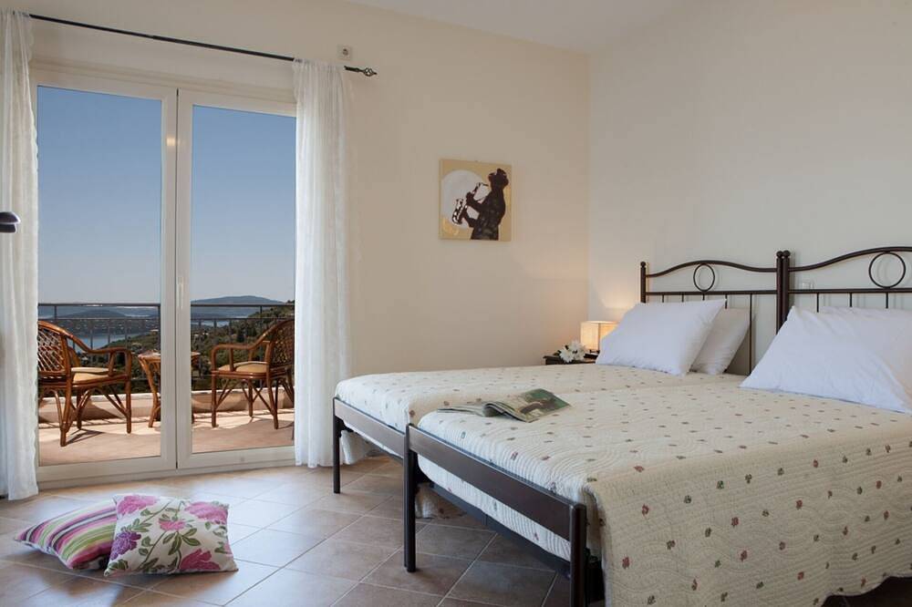 Villa for 6 People in Nikiana, Alexandros