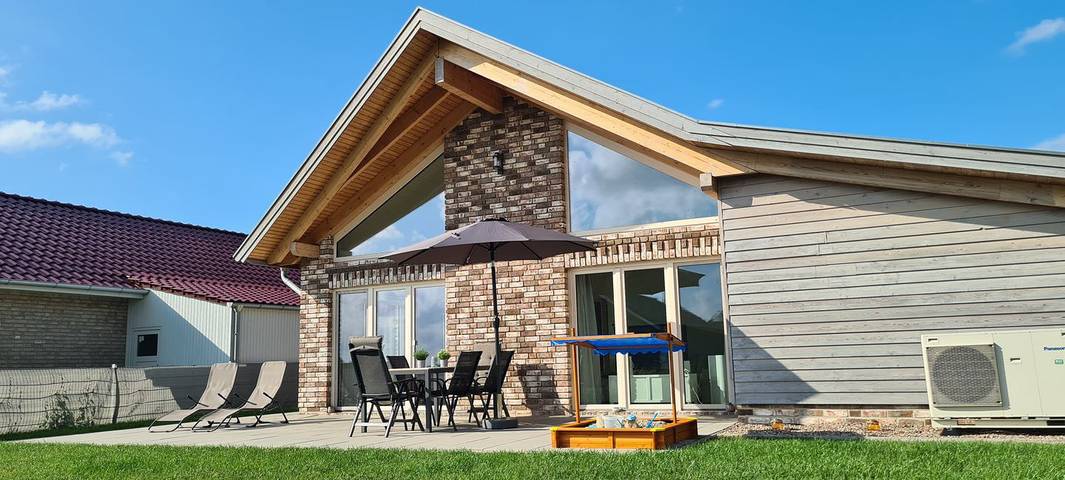 Ferienhaus für 4 Personen, mit Terrasse und Garten in Jade