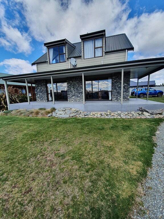 Holiday home for 12 people, with balcony in Twizel