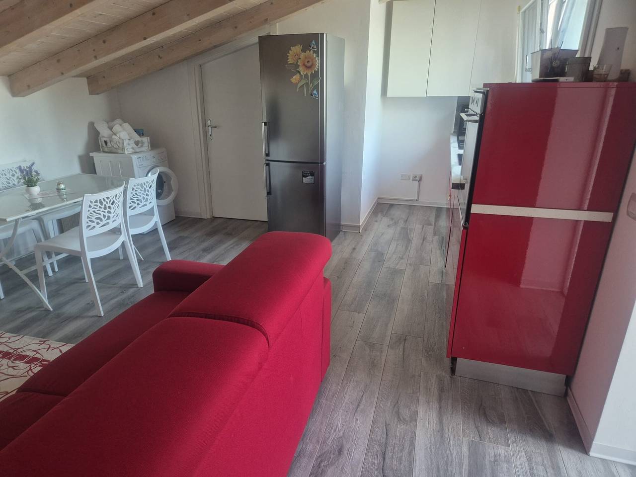 Apartamento entero, Apartamento 'Comfort E Stile' con Terraza Privada y Aire Acondicionado in Valle del Metauro