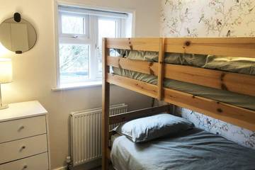 Log Cabin for 4 People in Godstone, Surrey, Photo 4