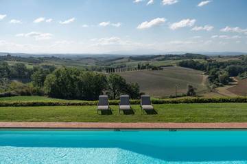 Villa for 12 Guests in Siena, Siena Province, Picture 3