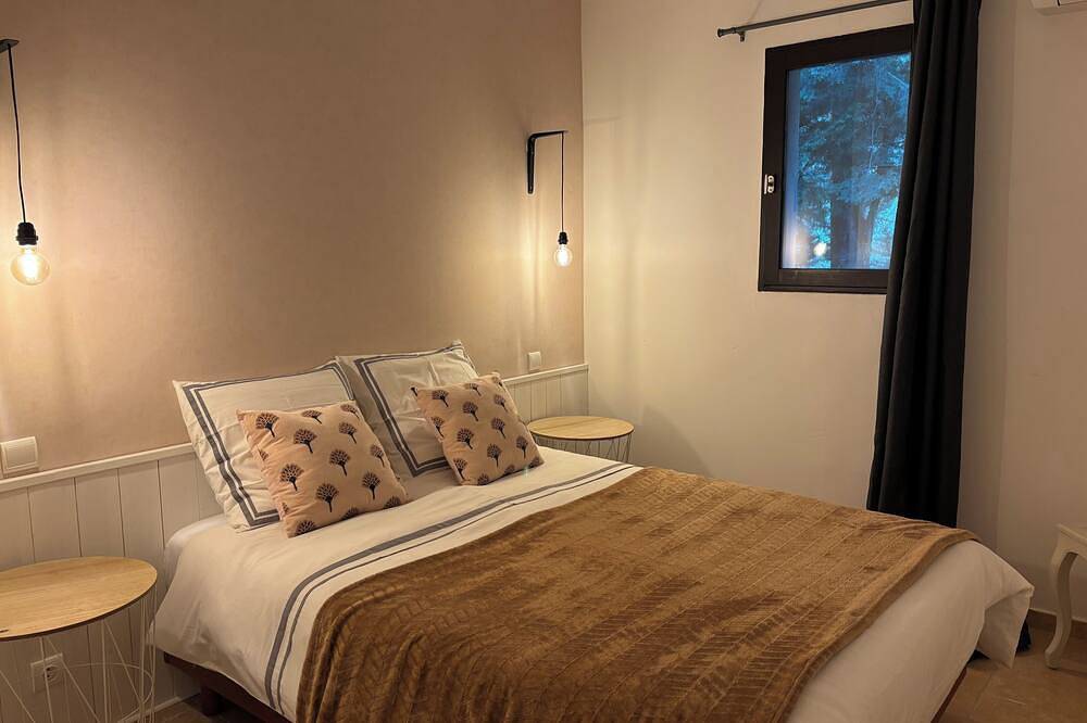 Gîte Camargue 63m², 4 pers. air-conditioned, Swimming pool, Mas de la Meunerie in Fontvieille in Fontvieille, Arles region