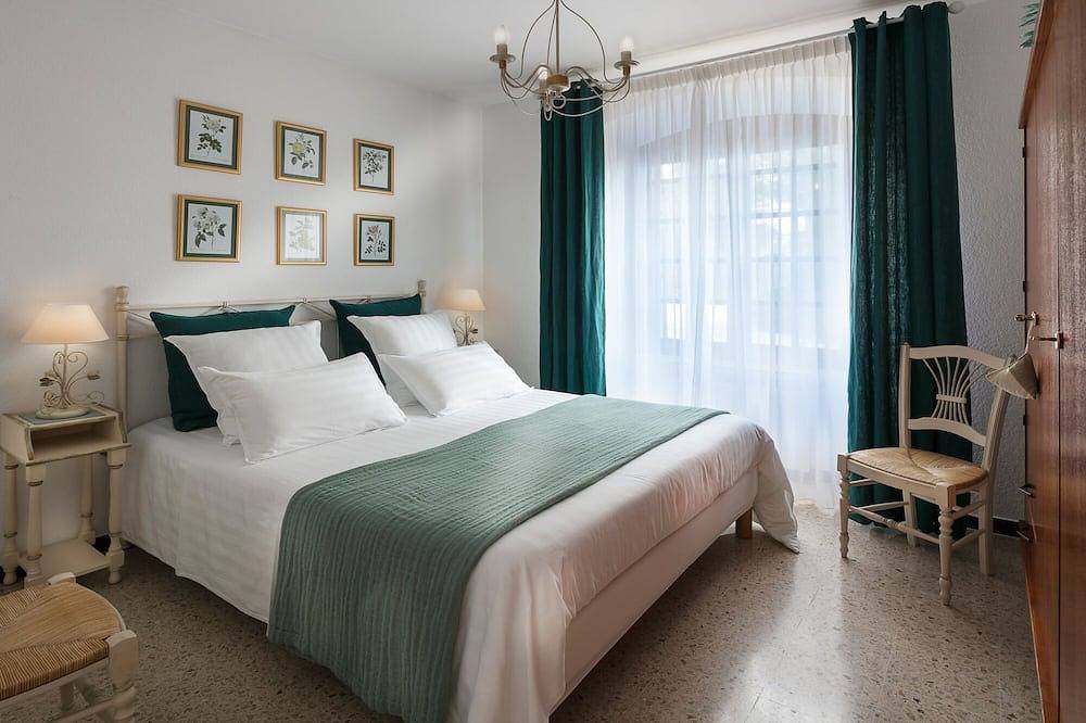 Entire apartment, 'chez Nous' Pour 2 Personnes, Calme, Pied du Mont-ventoux, Piscine, Wifi, Clim in Crillon-le-Brave, Parc naturel régional du Mont-Ventoux