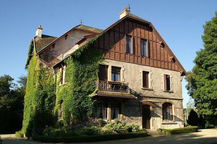 Location de vacances pour 19 personnes, avec jardin, animaux acceptés à Longchamp