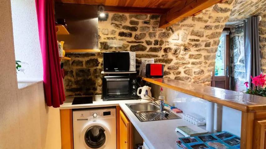 Gîte pour 4 personnes, avec jardin et piscine à Les Bondons - 3