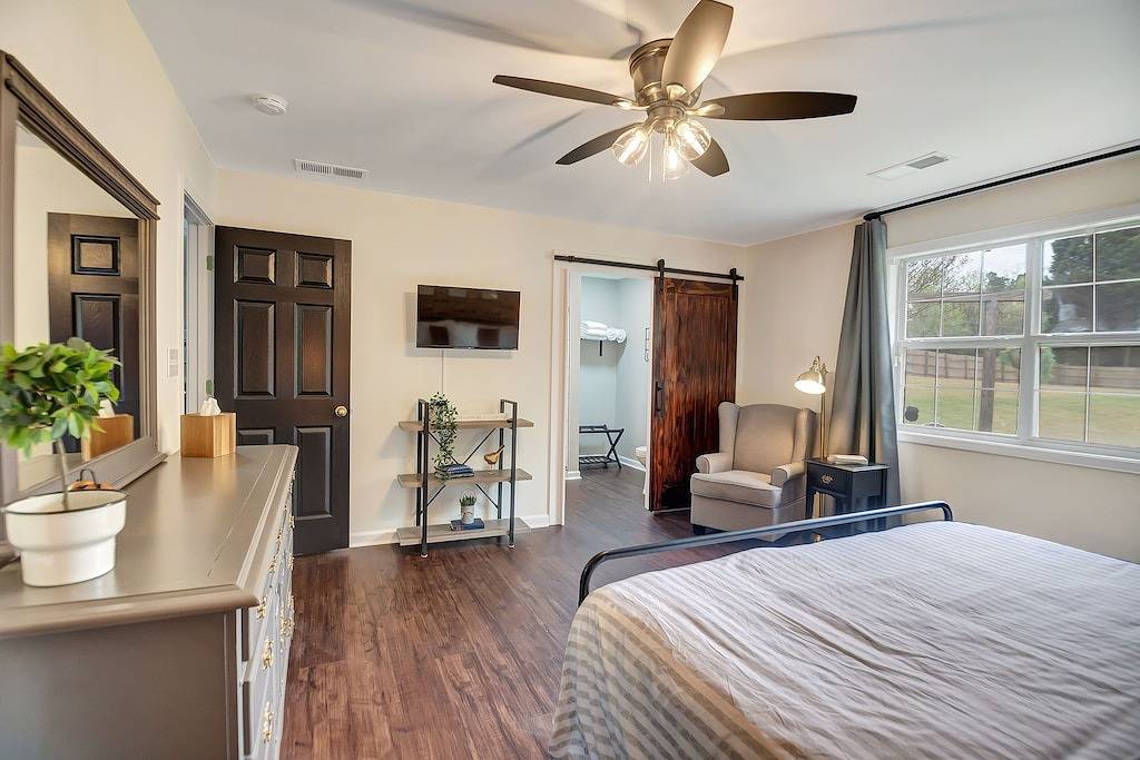 The Willow House - Perfect Family Weekend Getaway! Must see back porch! 🍑 in Smyrna, Cobb County