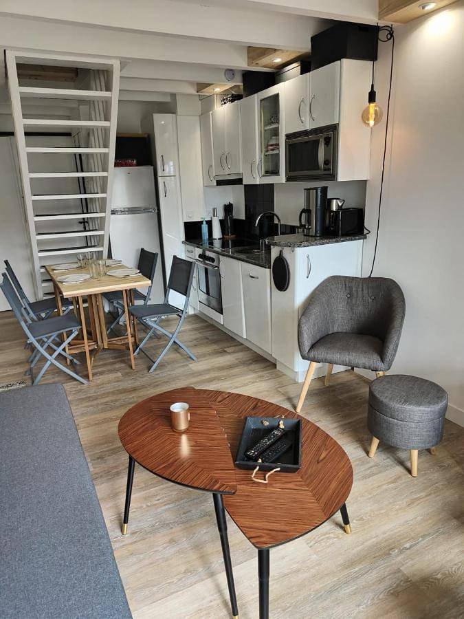 Gîte pour 5 personnes, avec Terrasse ainsi que Piscine et Vue dans Plage La Milady - 3