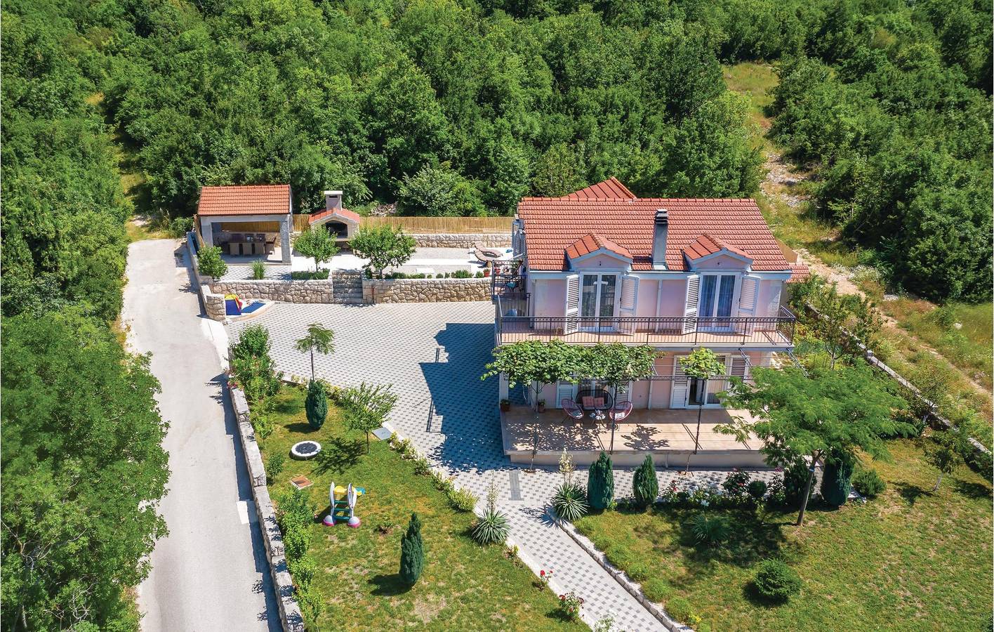 Charmantes Apartment in Imotski mit Pool und Terrasse, nur wenige Schritte vom Stadtzentrum entfernt in Imotski, Makarska Riviera