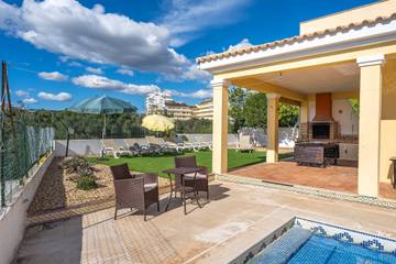 Villa for 10 Guests in Alvor, Algarve, Picture 2
