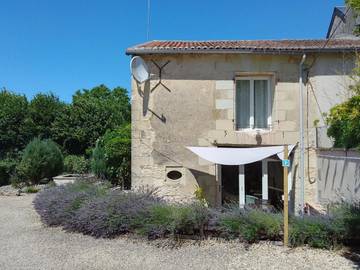 Gîte pour 2 personnes, avec vue et jardin à Loudun