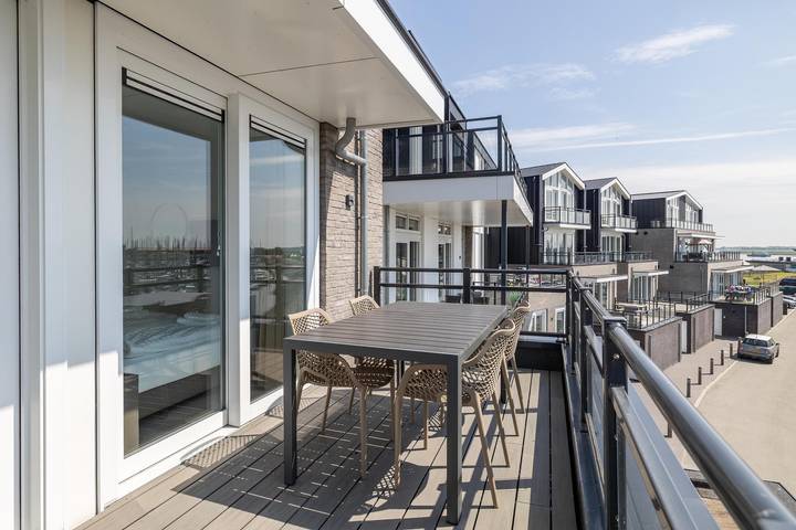 Vakantiehuis voor 4 personen, with balkon/terras and balkon as well as uitzicht op het meer in Sint-Annaland