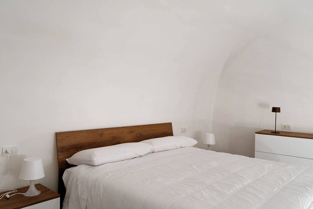 Entire apartment, Vesuvius Comfort Rooms • Near Naples and Pompeii - Self Check-in in Torre del Greco, Vesuvio National Park