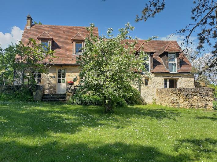 Gîte pour 8 personnes, avec piscine à Simeyrols