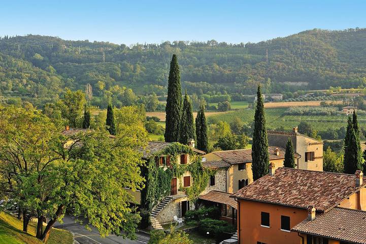 Ferienwohnung für 4 Personen, mit Balkon/Terrasse und Terrasse sowie Whirlpool und Garten in Garda - 4