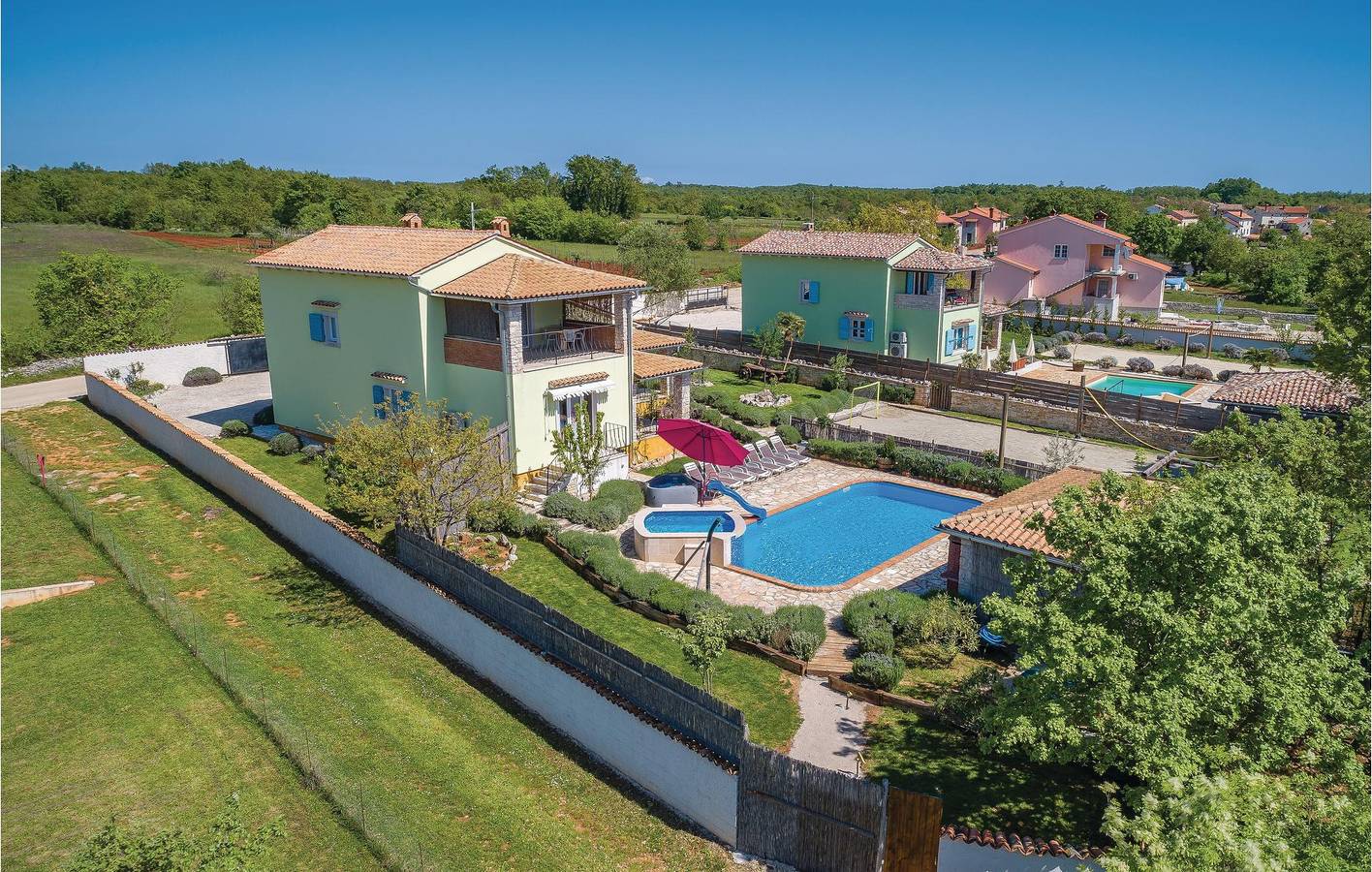 Geräumige 2-Zimmer-Wohnung mit Pool und Parkplatz – inklusive schnellem WLAN! in Režanci, Svetvinčenat