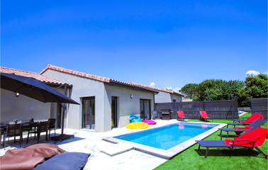 Gîte pour 8 personnes, avec terrasse ainsi que piscine et jardin à Sauzet