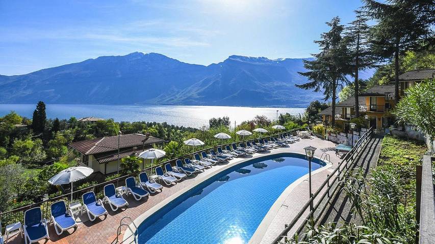 Ferienwohnung für 6 Personen, mit Balkon/Terrasse und Seeblick sowie Pool, mit Haustier in Limone sul Garda