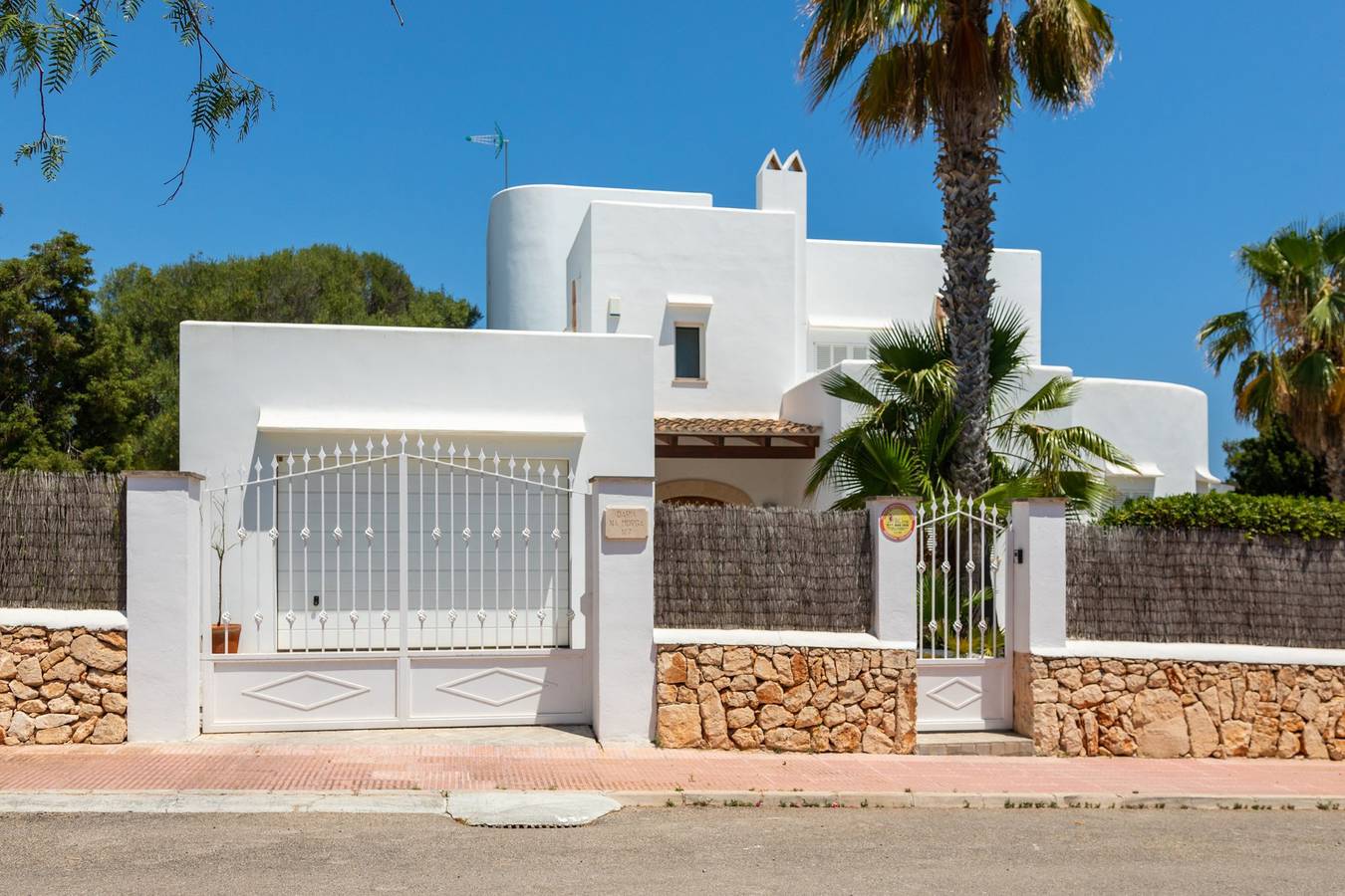 Deluxe Cala D'or Villa | Casa Morga | 4 Bedrooms | Distant Sea Views | Bright Interior in Portopetro, Santanyí