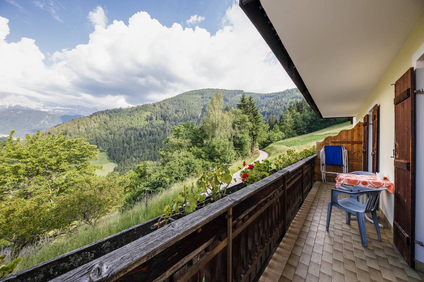 Entire apartment, Holiday Apartment "Grödnerhof - Heidi" Mountain View, Wi-Fi, Garden & Balcony in Karneid, Dolomiti Superski