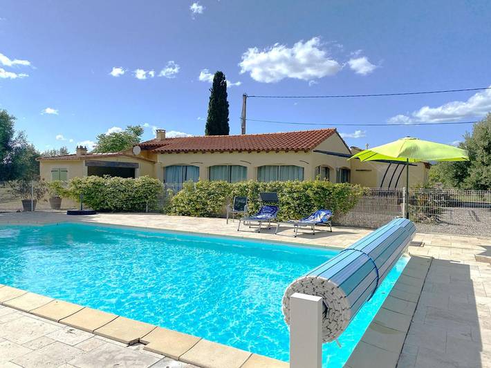 Gîte pour 6 personnes, avec piscine et terrasse