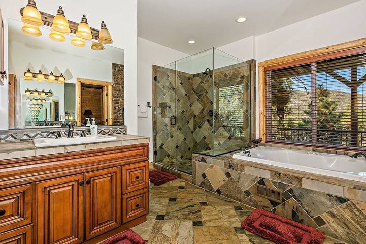 Glamping for 16 people, with hot tub and balcony in Big Bear Lake