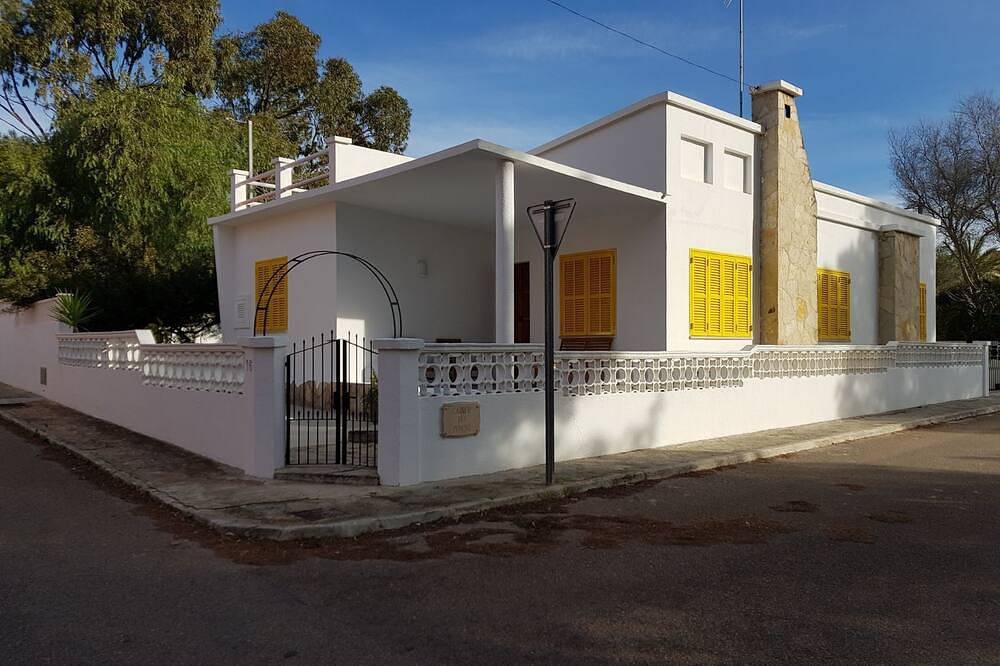 Villa Montsita Family Villa With Large Garden 5 Minutes From The Sea in Sa Ràpita, Campos