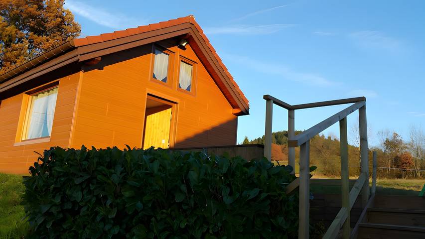 Ferienhaus 'Gite Aux Zierattes' mit Bergblick, privater Terrasse und WLAN in Combrimont, Regionaler Naturpark Belchen der Vogesen