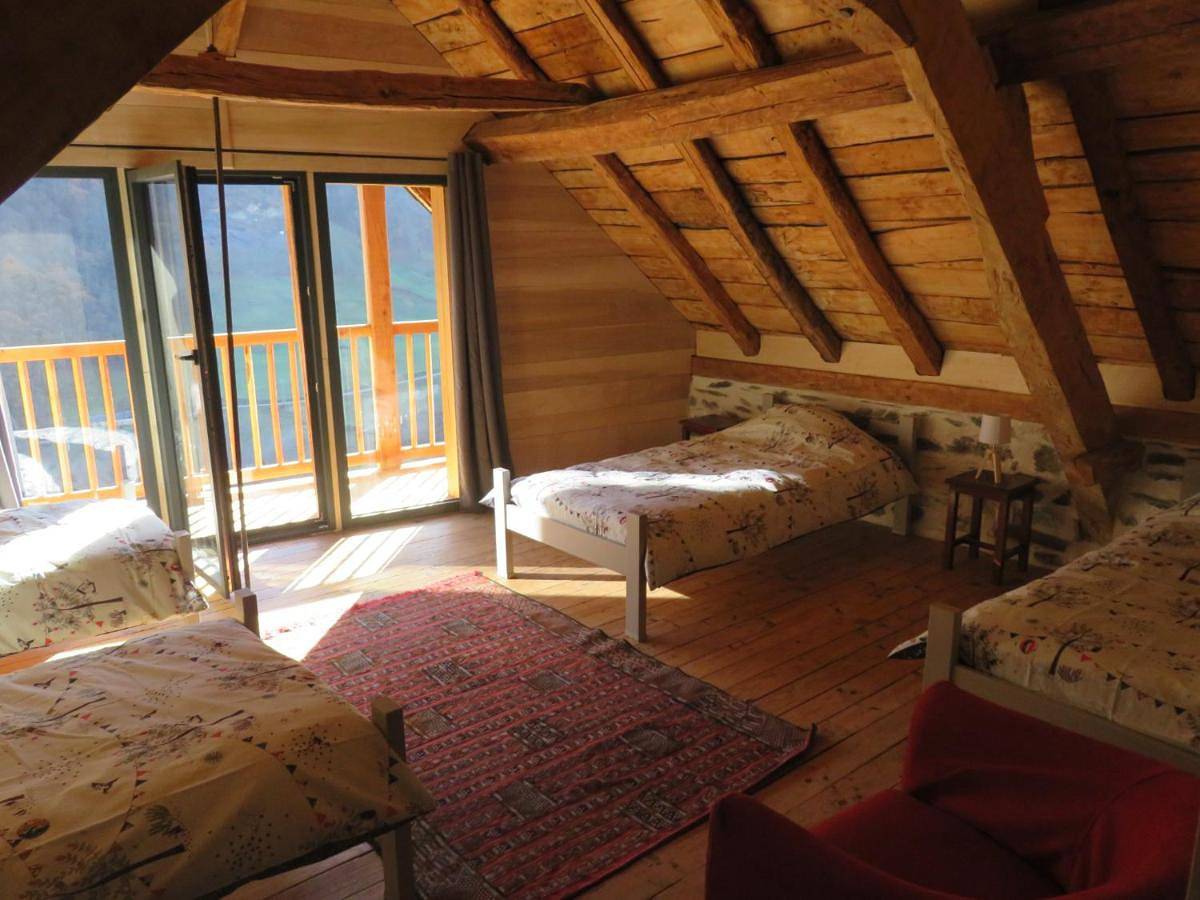 Grande maison de village, rénovation écologique in Viey, Parc national des Pyrénées