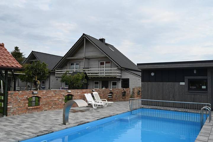 Ferienpark für 5 Personen, mit Balkon und Terrasse sowie Garten und Pool in Polnische Ostsee - 2