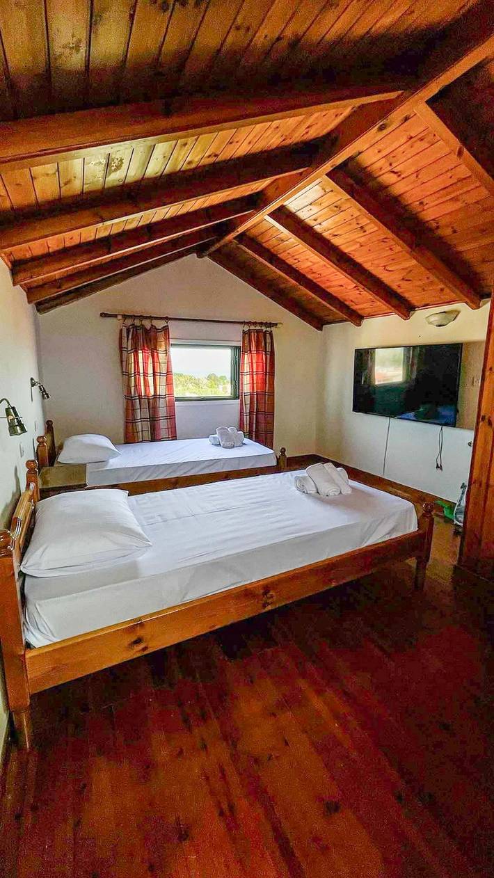 Gîte pour 4 personnes, avec jardin dans Kavos - 4