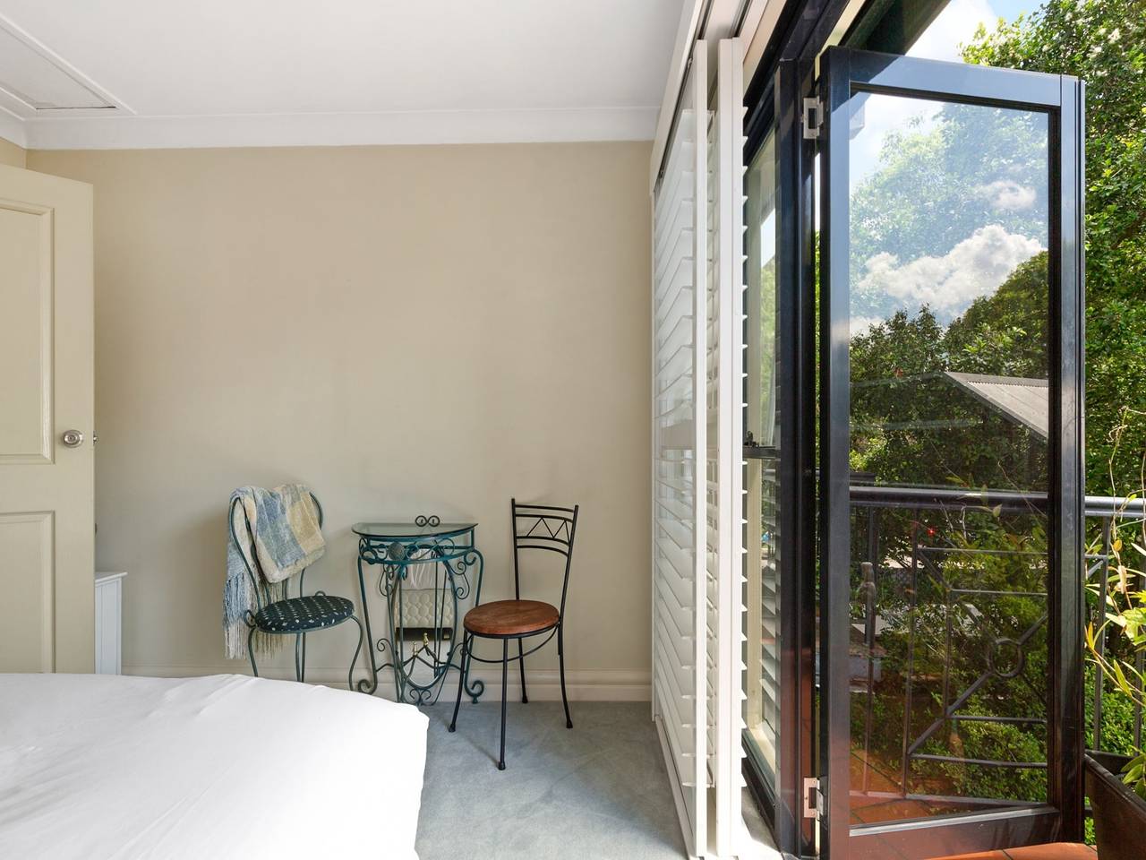 Entire apartment, Spacious 2-Bed Townhouse with Garage & Patio in Sydney, New South Wales