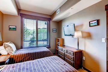 Vacation House for 6 Guests in Steamboat Springs, Routt National Forest, Picture 2