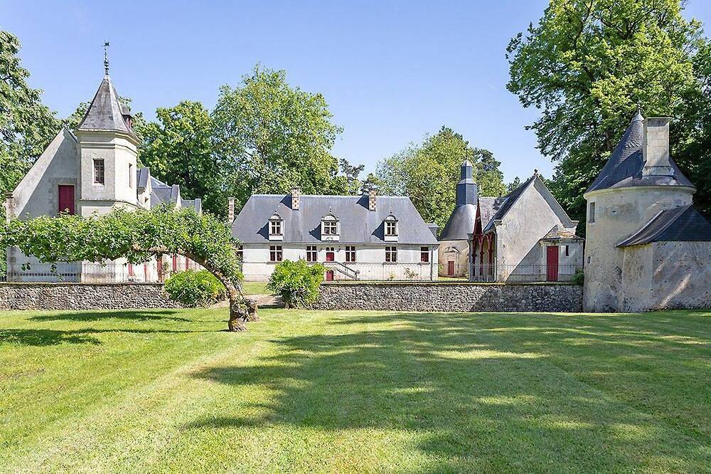 Manor House Near the Castles of the Loire Valley in Neuillé-Pont-Pierre, Tours und Umgebung