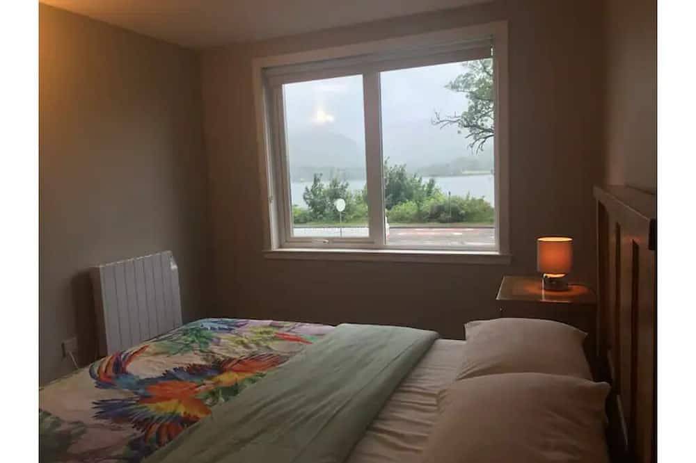 Entire apartment, Appin, Beautiful Lochside Apartment with Balcony in Fort William, Highlands