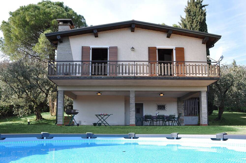 Schitterende villa gelegen op de groene heuvels van het Gardameer. in Lonato, Garda Bergen