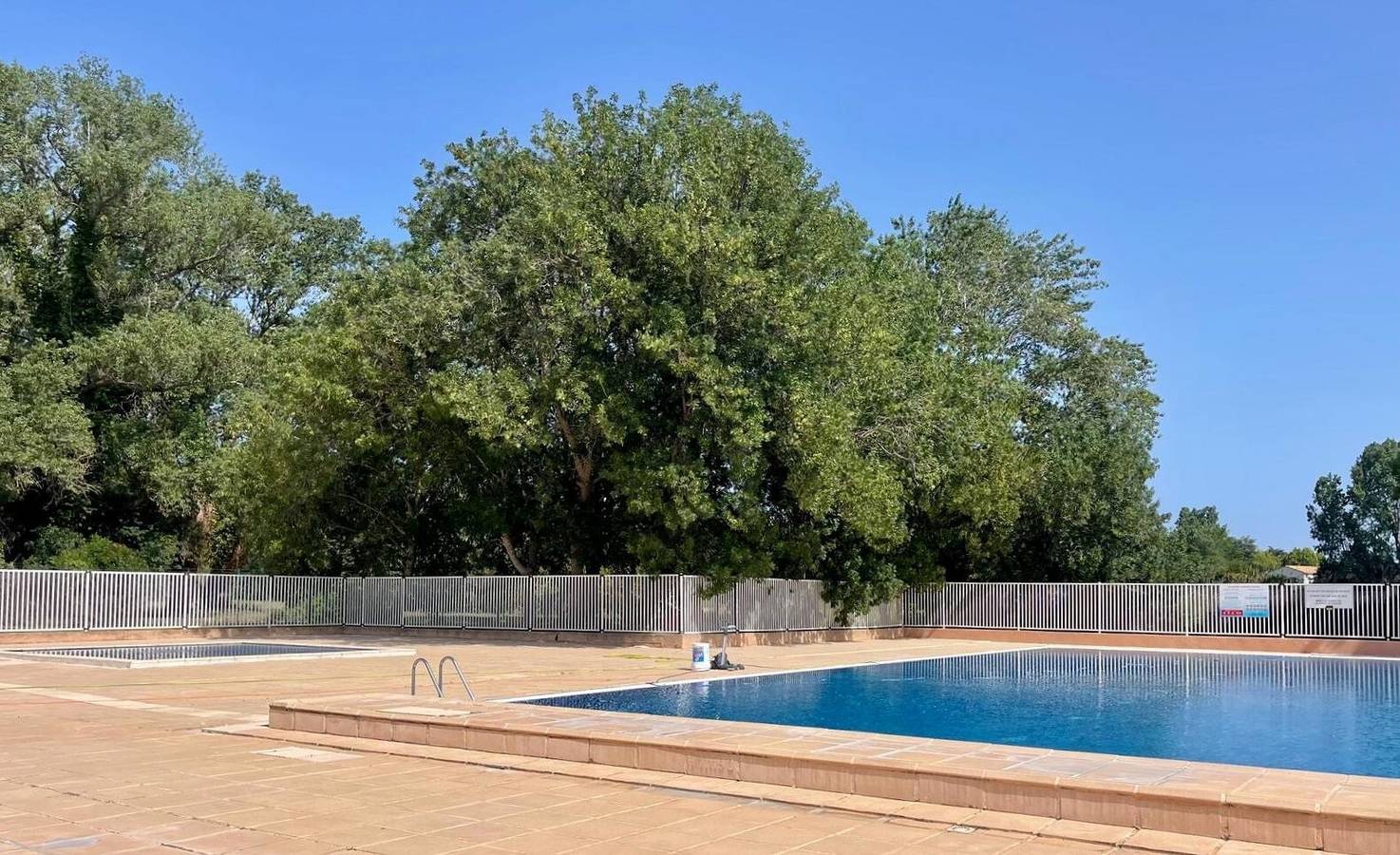 Apartamento entero, Bonito apartamento en residencia con piscina, terraza y aire acondicionado in Saint-Cyprien, Côte d'Améthyste
