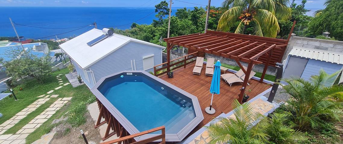 Villa pour 8 personnes, avec jardin ainsi que terrasse et piscine