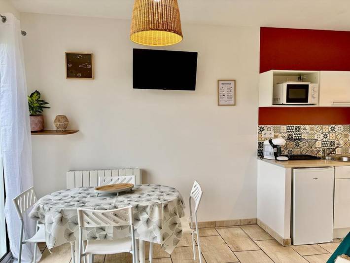 Gîte pour 4 personnes, avec jardin ainsi que terrasse et piscine, animaux acceptés à Cérans-Foulletourte - 4