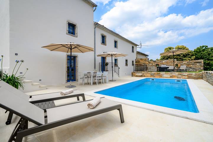 Villa voor 4 personen, met zwembad en tuin in Kroatië