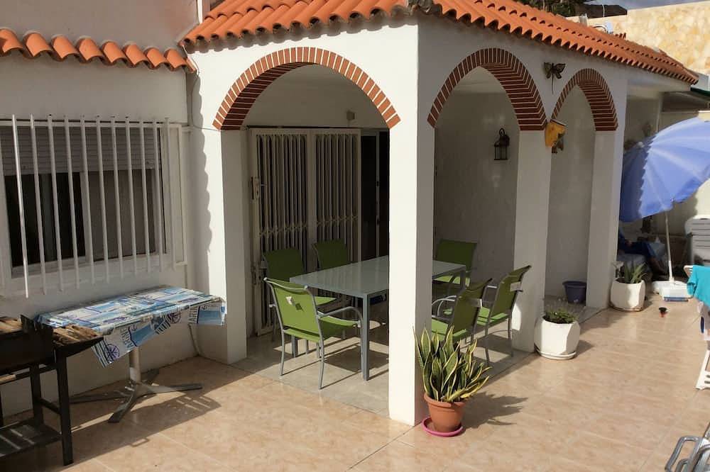 Bungalow mit 3 Schlafzimmern, kurzer Fußweg zum Strand. In der Nähe von Bushaltestelle und Geschäften. in Puerto Rico (Gran Canaria), Mogán