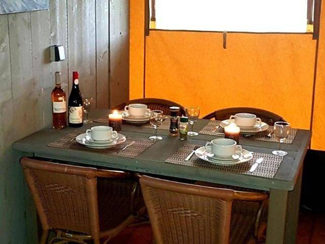 Location de vacances pour 4 personnes, avec jardin ainsi que piscine et vue à Cronat - 4