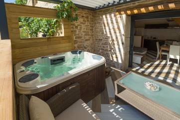 Gîte pour 4 personnes, avec jacuzzi et terrasse à Panossas