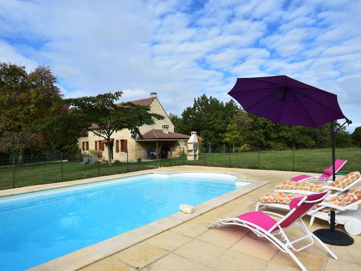 Location de vacances pour 7 personnes, avec Terrasse ainsi que Jardin et Piscine à Uzech